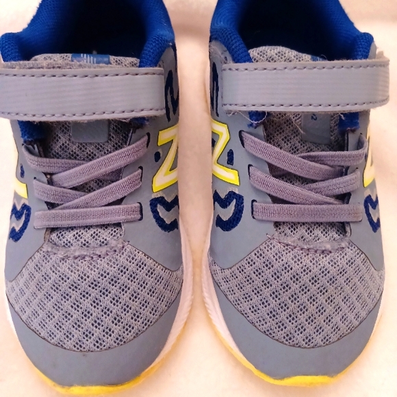 New Balance Kid's 519 V2 Hook and Loop Running Shoe - Picture 1 of 4